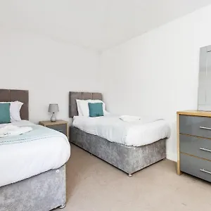  Apartment Opp B'ham - Freshly Refurbished Walls And Carpets! Big Savings Booking 7 Days Or More! United Kingdom